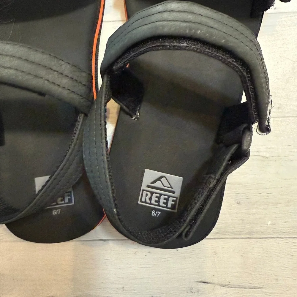 Reef Ahi‎ Convertible Flip-Flop black with red size 6/7